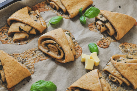 Bites filled with spicy cream cheese