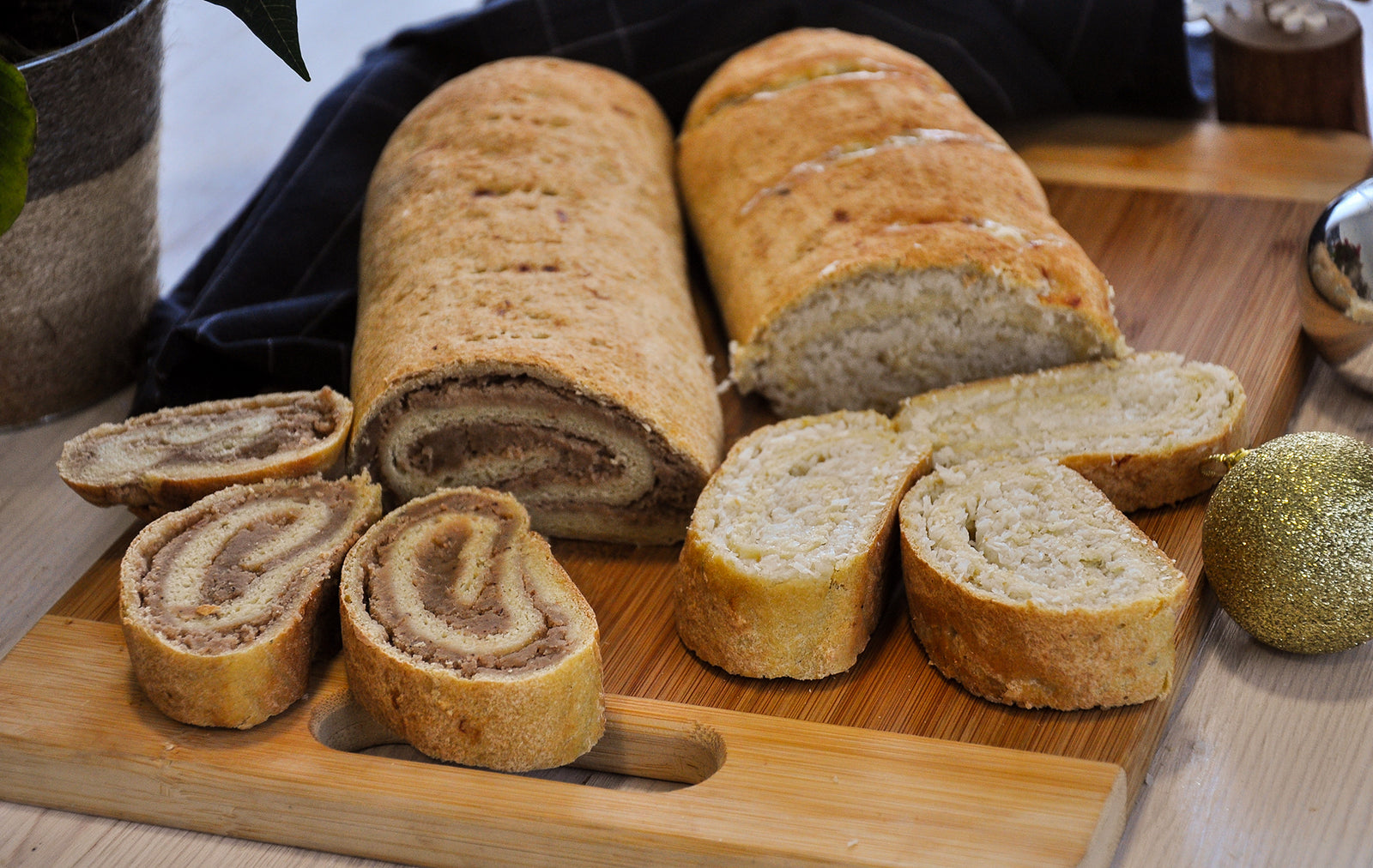 Chestnut and coconut rolls / bejgli