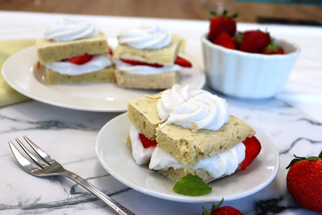 Creamy cubes with strawberries