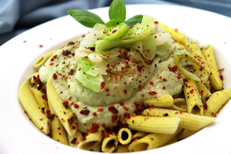 Pasta with cashew and avocado sauce