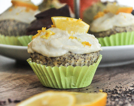 Poppy seed muffins with lemon cream